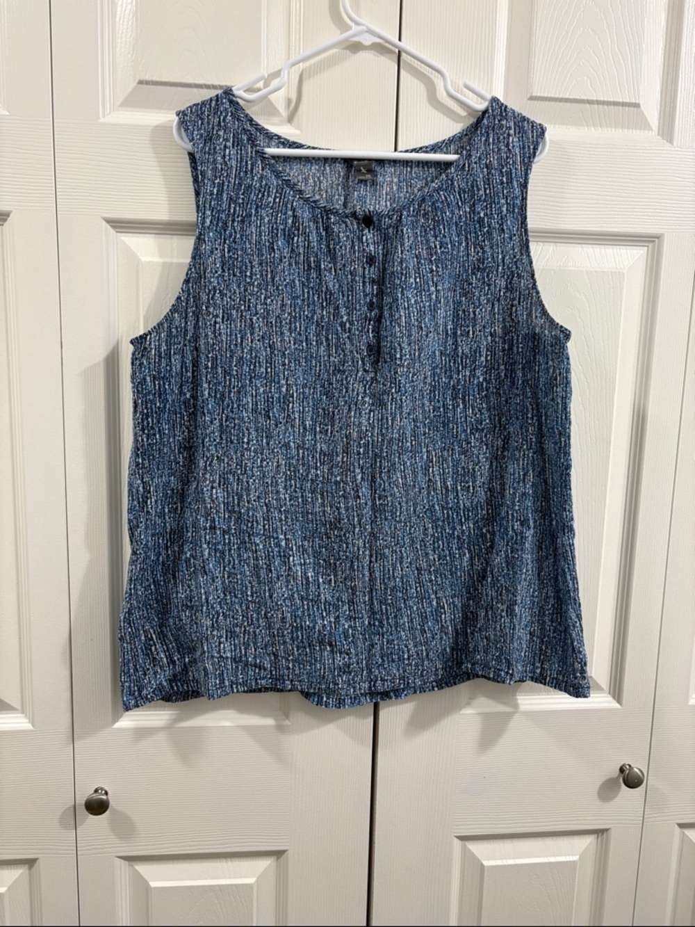 Eddie Bauer Blue Textured Sleeveless Henley Tank